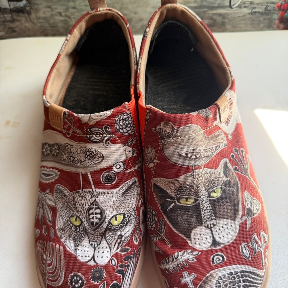 UIN Red Canvas Slip-On Shoes with Cat & Bird Motif